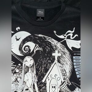 Stand out with this Hot Topic Nightmare Before Christmas Crewneck Sweatshirt🎃☠️